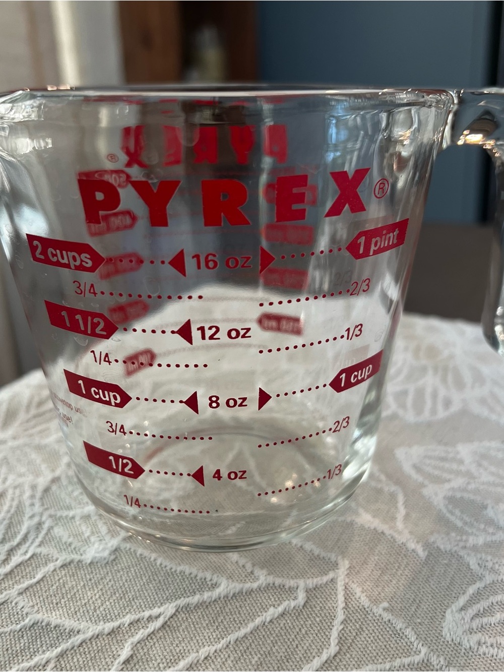 Vintage Pyrex Glass Measuring Cup (2cups)